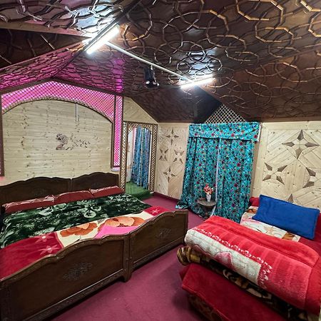 Houseboat Young Balmoral Castle Srinagar  Ngoại thất bức ảnh