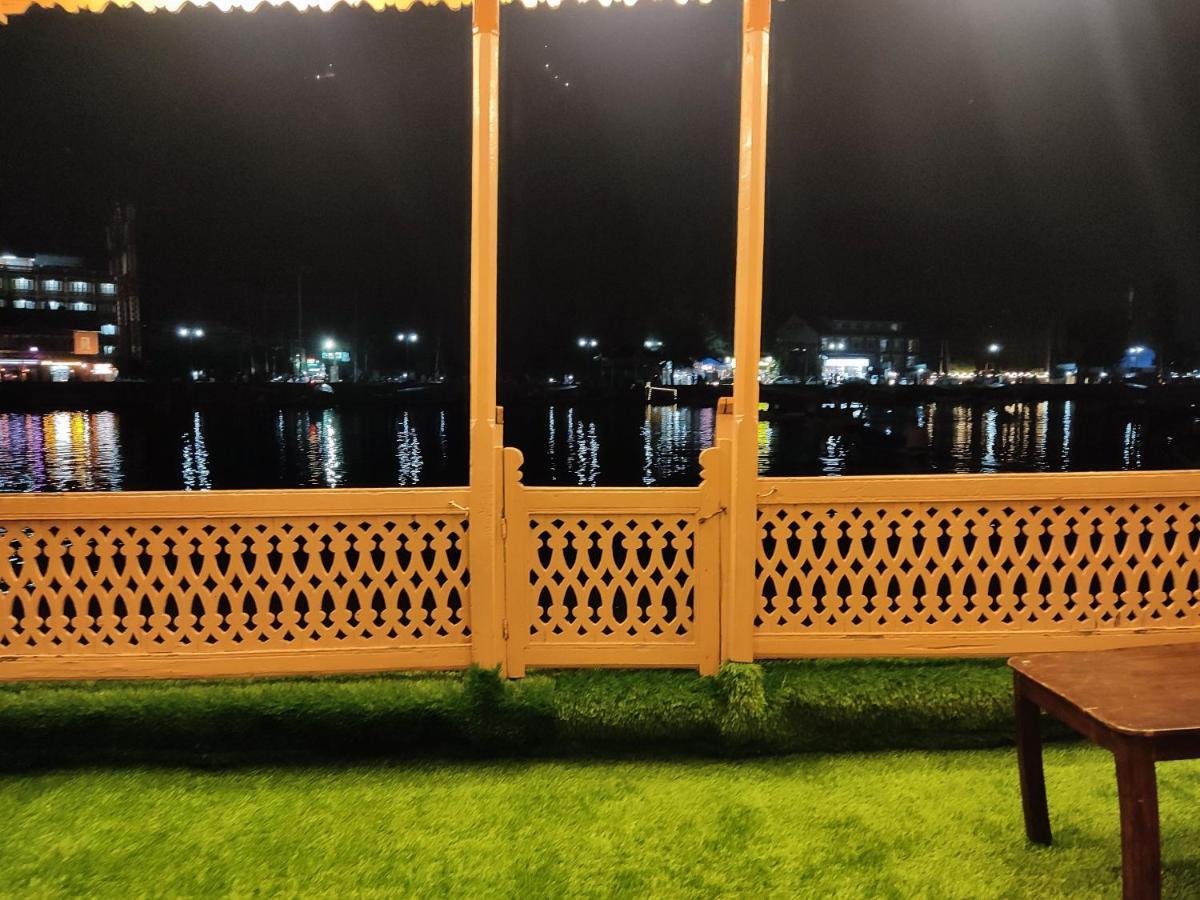 Houseboat Young Balmoral Castle Srinagar  Ngoại thất bức ảnh