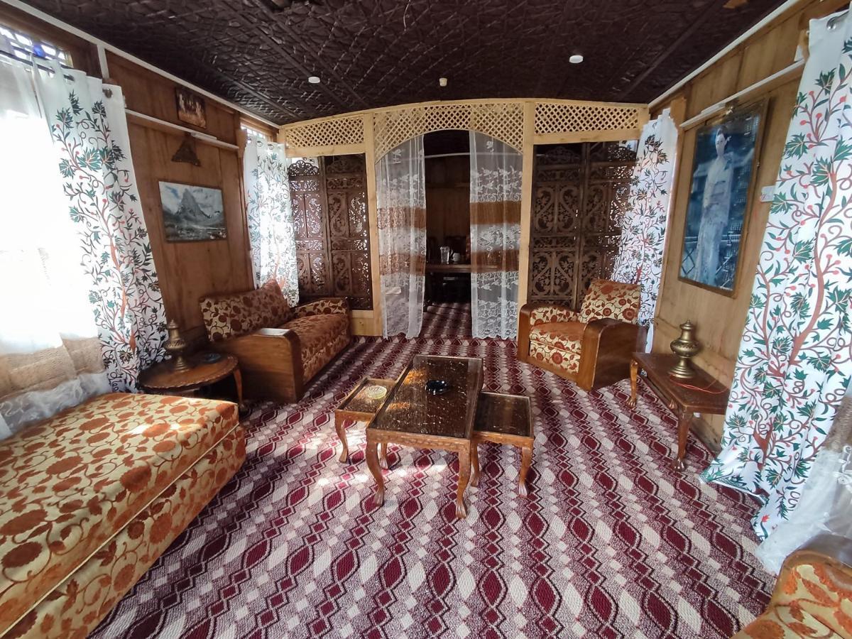 Houseboat Young Balmoral Castle Srinagar  Ngoại thất bức ảnh
