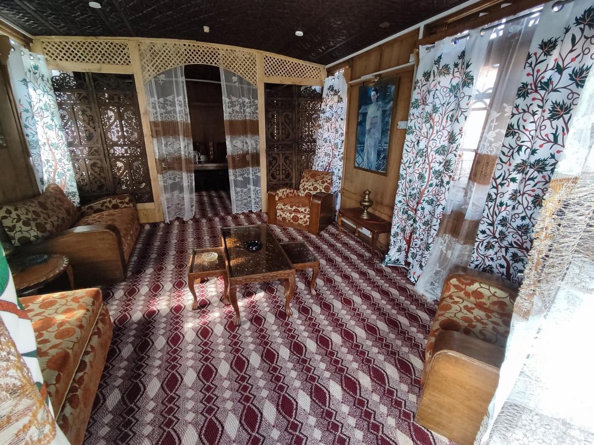 Houseboat Young Balmoral Castle Srinagar  Ngoại thất bức ảnh