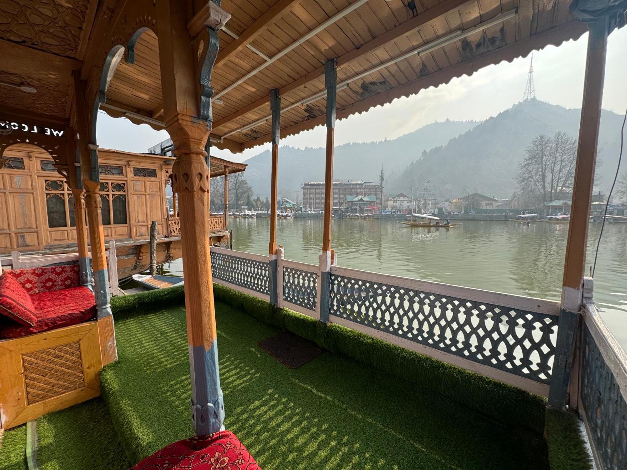 Houseboat Young Balmoral Castle Srinagar  Ngoại thất bức ảnh
