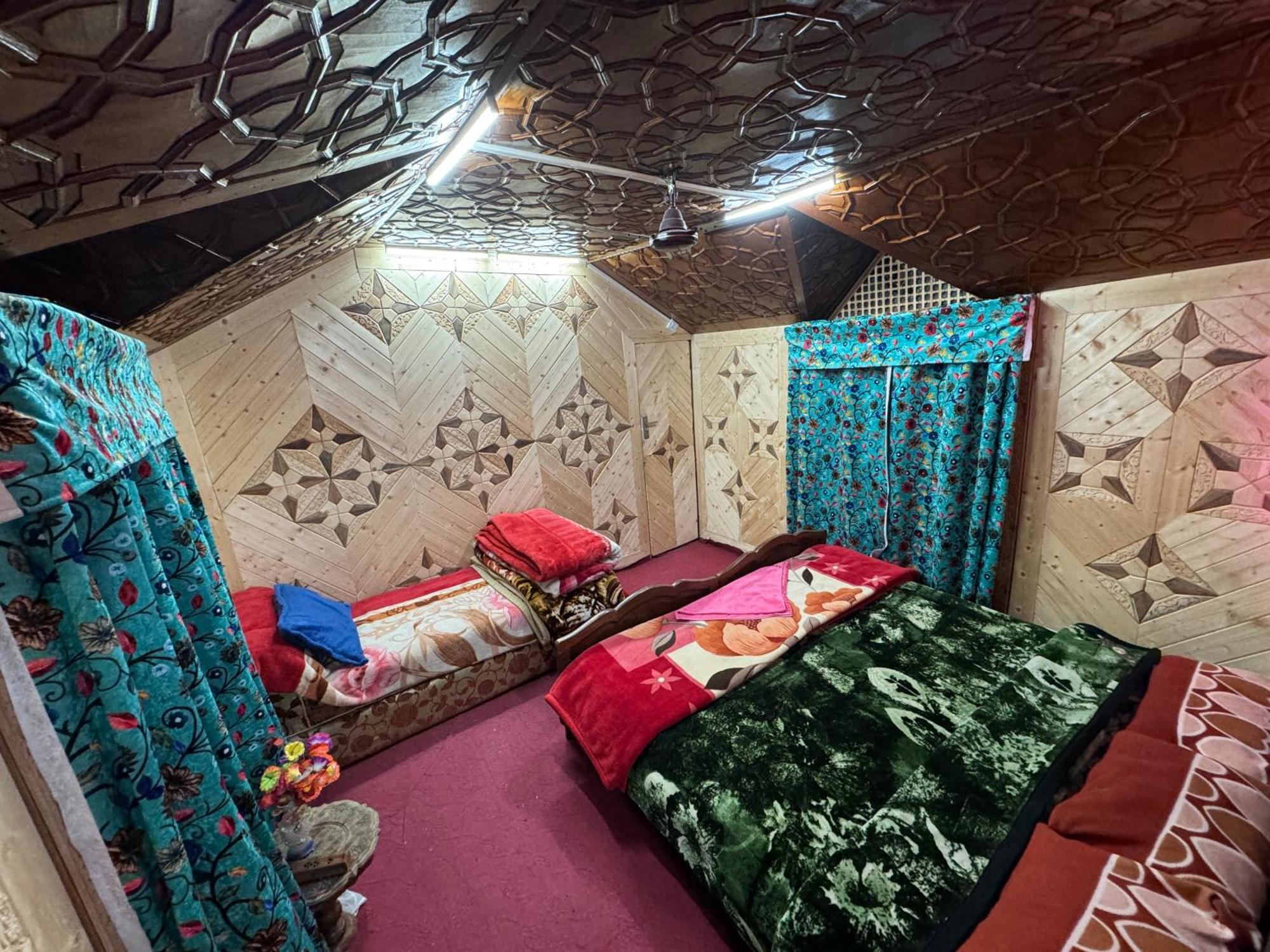 Houseboat Young Balmoral Castle Srinagar  Ngoại thất bức ảnh